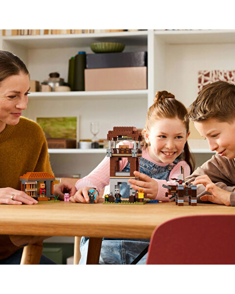LEGO Minecraft Yağmacı Karakolu ve Çapulcu 21278