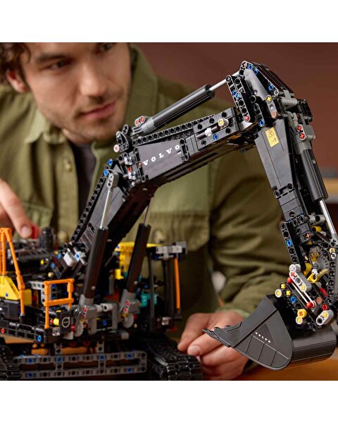 LEGO Technic Volvo EC500 Hybrid Ekskavatör 42215