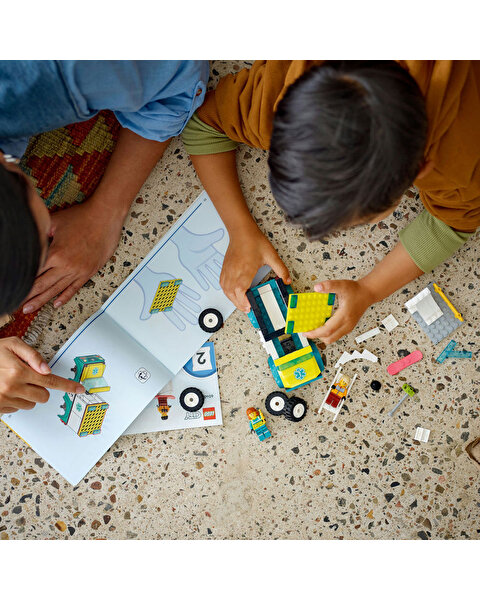 LEGO City Acil Ambulansı ve Snowboardcu 60403