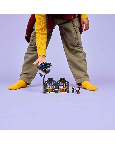 LEGO Wednesday Siyah Yıldız Çiçeği 76784