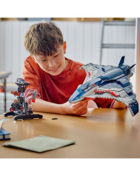 LEGO Marvel Avengers: Ultron Çağı Quinjet 76325