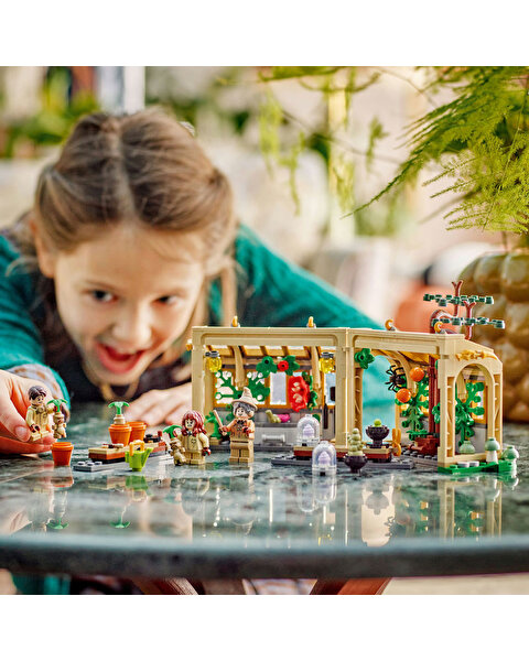 LEGO Harry Potter Hogwarts Şatosu: Bitkibilim Dersi 76445