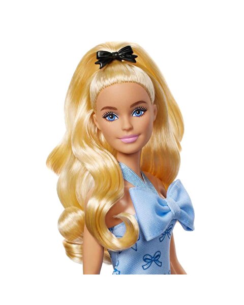Barbie Mavi Fiyonklu Elbiseli Fashionistas Bebeği HYT93