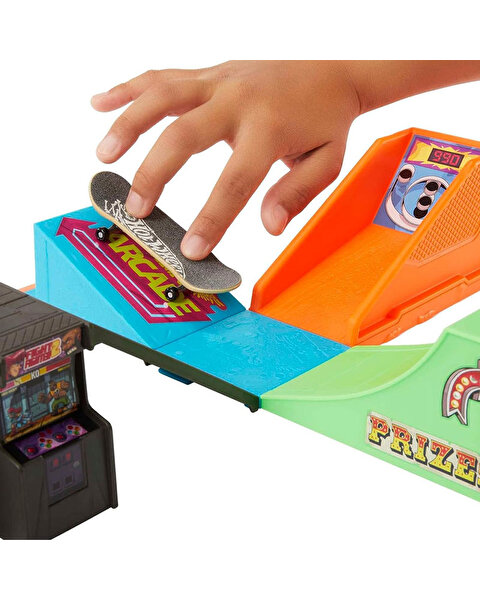 Hot Wheels Skate Parmak Kaykay Macerasına Başlangıç Seti Arcade Skatepark