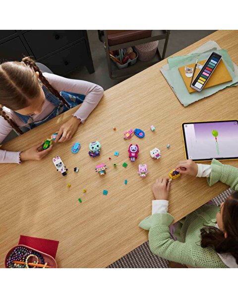 LEGO Gabby’s Dollhouse Gabby’nin Parçalarla İnşa Edilen Kedi Arkadaşları 11215