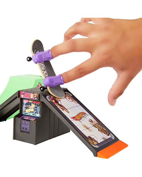 Hot Wheels Skate Parmak Kaykay Macerasına Başlangıç Seti Arcade Skatepark