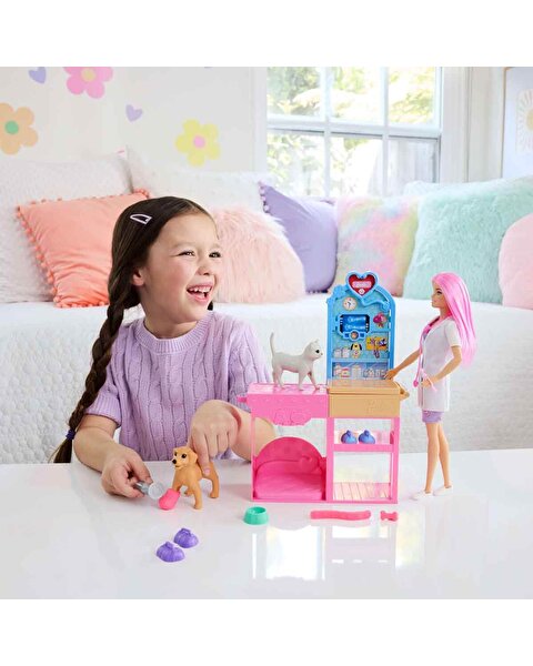Barbie'nin Veteriner Kliniği Bebek ve Aksesuarlar Oyun Seti JFX93