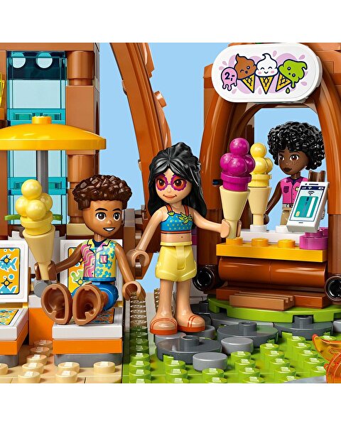 LEGO Friends Aile Tatil Köyü 42673