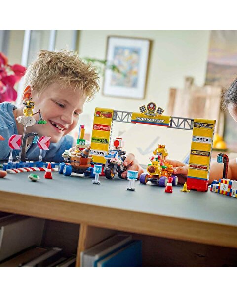 LEGO Super Mario: Mario Kart – Baby Peach ve Grand Prix Seti 72036