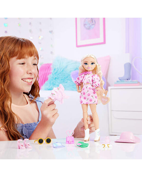 Barbie Dream Besties Festival Kombinleri Barbie Malibu Bebek ve Aksesuarları Seti JGH87