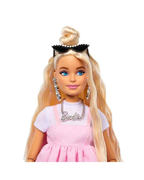 Barbie Deluxe Style Sarı Saçlı Bebek HYV27