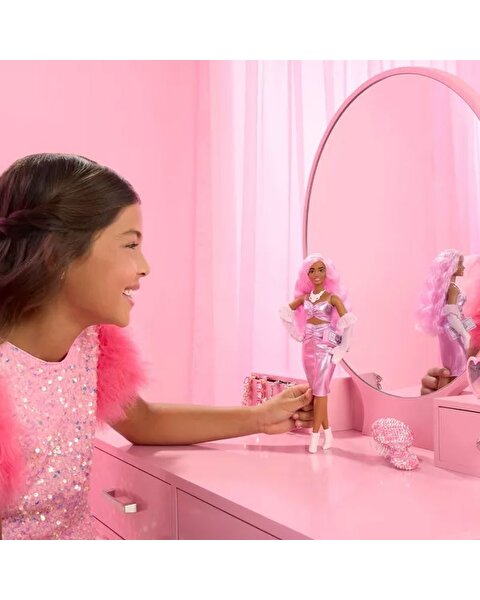 Barbie Deluxe Style Bebekler Pembe Saçlı Pembe Saçlı