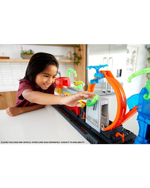 Hot Wheels Dev Ahtapot ile Araba Yıkama Oyun Seti GTT96