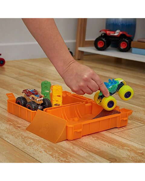 Hot Wheels Monster Trucks Taşınabilir Oyun Seti HXT04