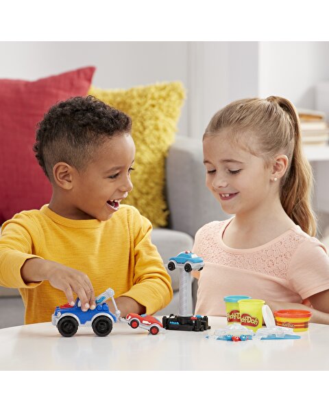Play-Doh Çalışkan Çekici Kamyon E6690