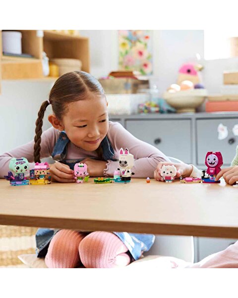 LEGO Gabby’s Dollhouse Gabby’nin Parçalarla İnşa Edilen Kedi Arkadaşları 11215