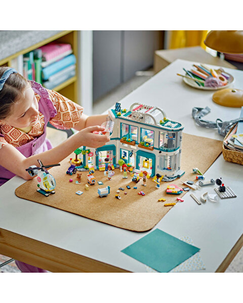 LEGO Friends Heartlake City Hastanesi 42621