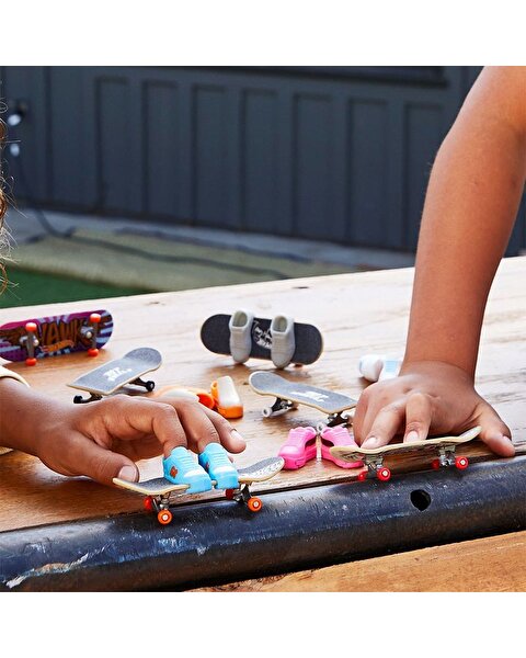 Hot Wheels Skate Parmak Kaykay ve Ayakkabı Paketleri Tic Tac Towed HNG22