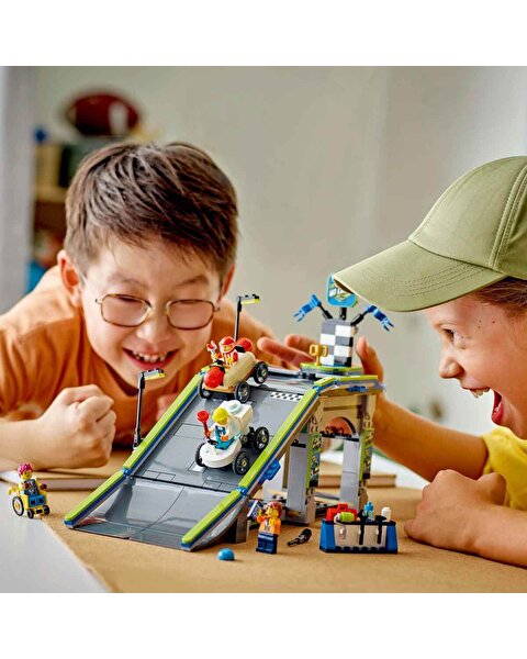LEGO City Senin Kuralların: Yarış Arabası Rampa Parçası 60460