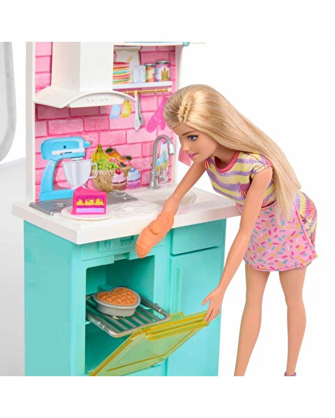 Barbie Brooklyn ve Malibu Pasta Yapıyor Oyun Seti HJY94