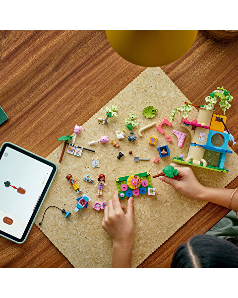 LEGO Friends Kedi Doğum Günü Partisi ve Ağaç Ev 42666