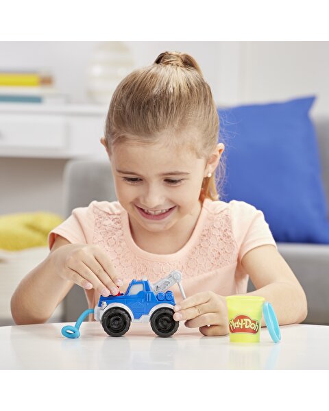 Play-Doh Çalışkan Çekici Kamyon E6690
