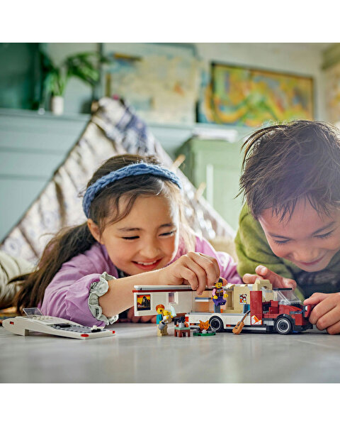 LEGO City Tatil Macera Karavanı 60454
