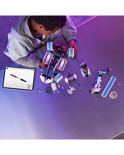 LEGO Technic Lunar Outpost Ay Gezgini Uzay Aracı 42211