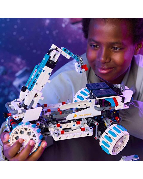 LEGO Technic Lunar Outpost Ay Gezgini Uzay Aracı 42211
