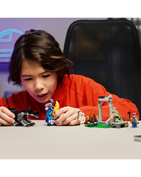 LEGO Fortnite Muzaffer ve Tamirci Çırağı'nın Kampı 77075
