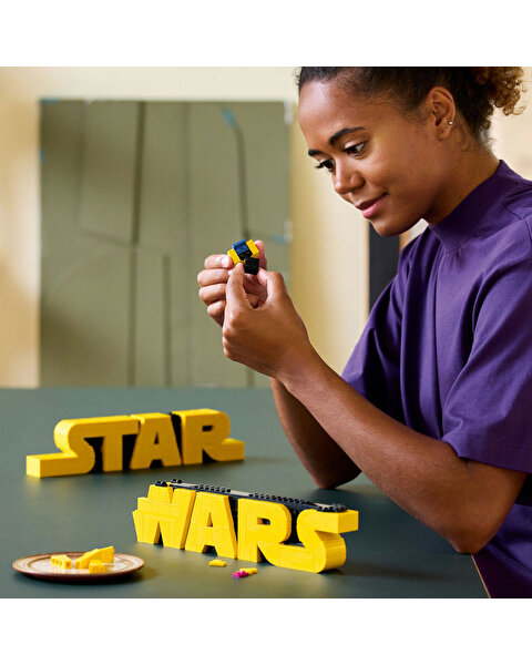 LEGO Parçalarla Yapılan Star Wars™ Logosu 75407