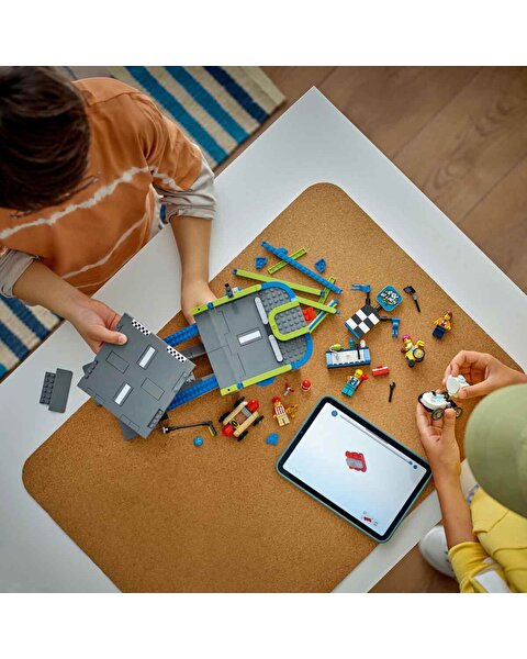LEGO City Senin Kuralların: Yarış Arabası Rampa Parçası 60460