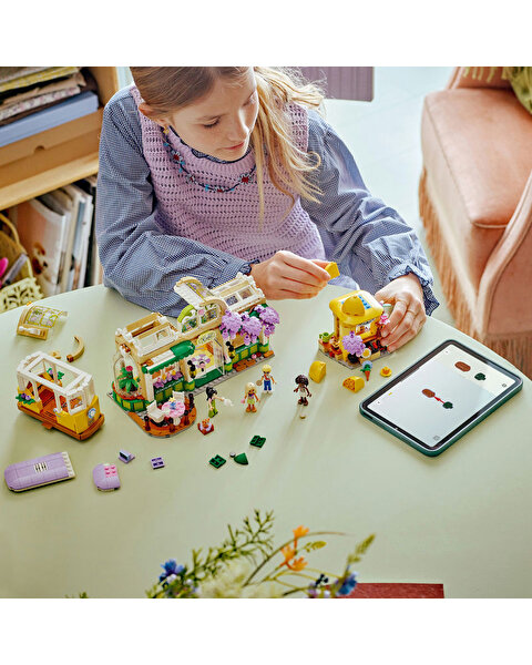 LEGO Friends Bitki Kafe ve Çiçekçi Dükkanı 42671