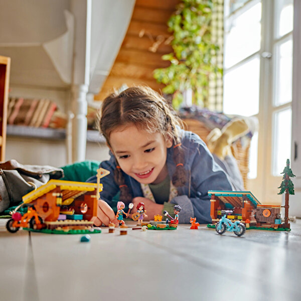 LEGO Friends Macera Kampı Şirin Kulübeler 42624