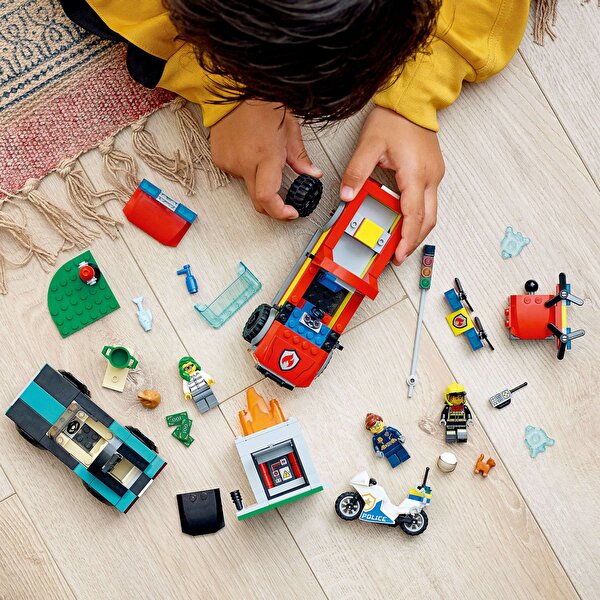 LEGO® City İtfaiye Kurtarma Operasyonu ve Polis Takibi 60319