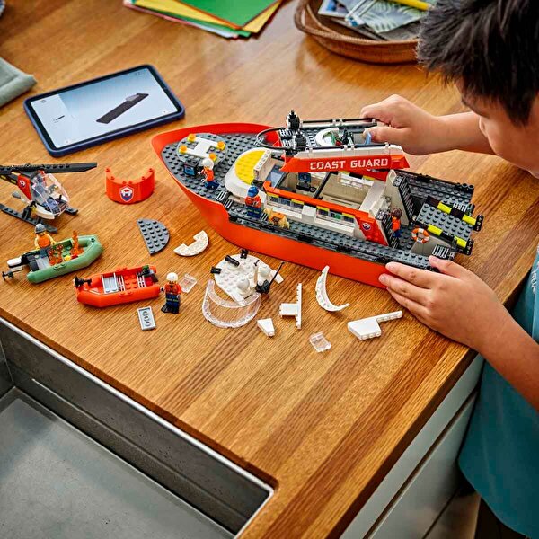 LEGO City Sahil Güvenlik Kurtarma Botu ve Helikopteri 60504