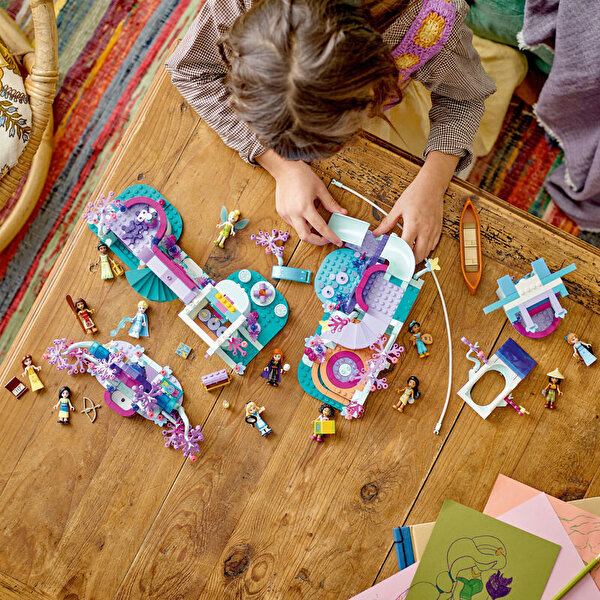 LEGO Disney Büyülü Ağaç Ev 43215