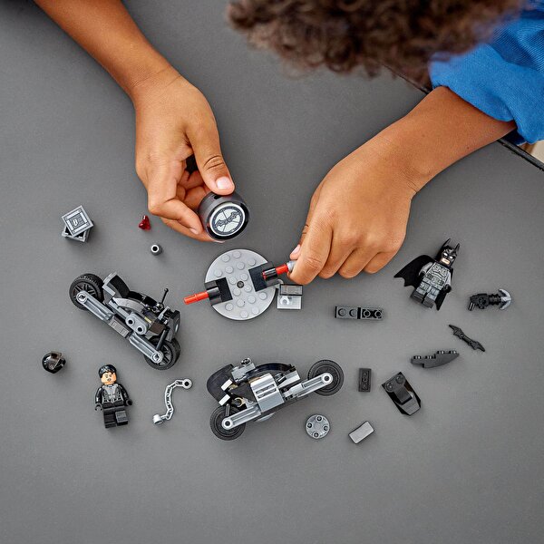 LEGO® DC Batman: Batman ve Selina Kyle’ın Motosiklet Takibi 76179