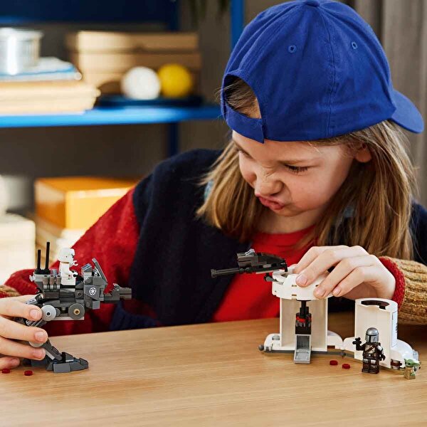 LEGO Star Wars: Mandalorian ve Grogu AT-RT Saldırısı 75444