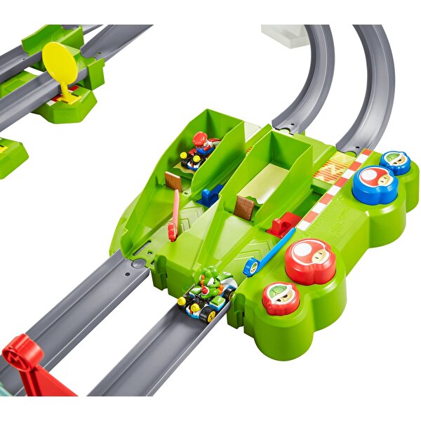 Hot Wheels Mario Kart Motorlu Çılgın Dönüş Parkuru Yarış Seti GCP27