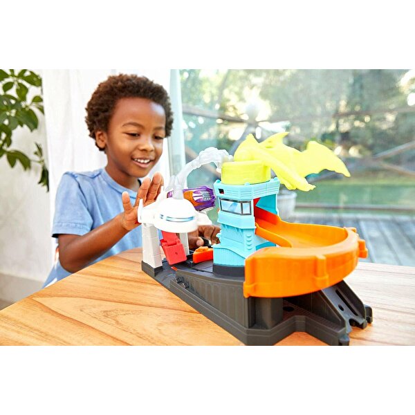 Hot Wheels Şehirde Yaratık Macerası Oyun Seti Serisi Ptero Uçuş Saldırısı GBF94