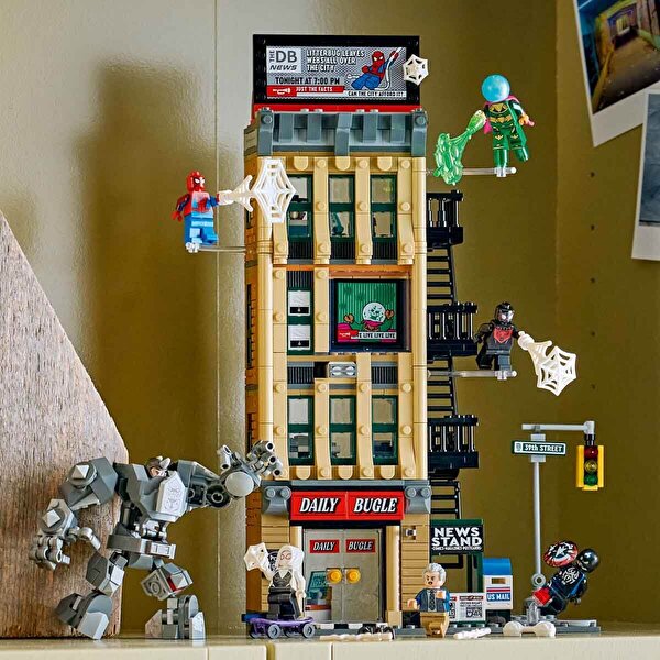 LEGO Marvel Örümcek Adam Mysterio'ya Karşı: Daily Bugle 76342