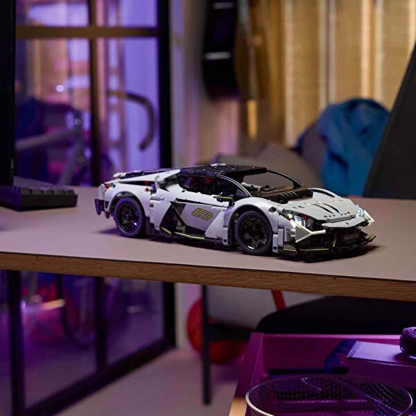 LEGO Technic Lamborghini Revuelto Süper Spor Araba 42214