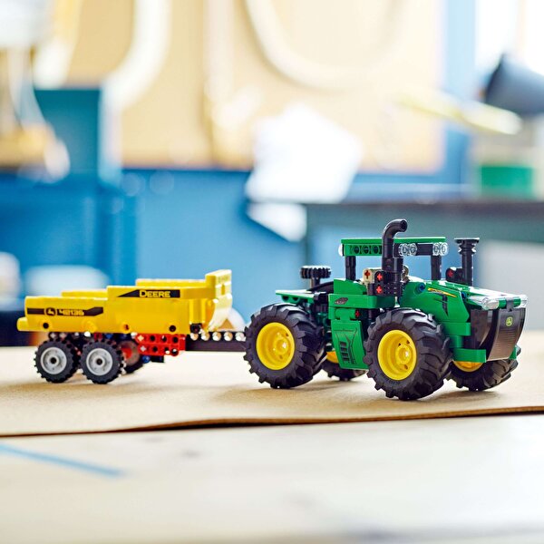 LEGO Technic John Deere 9620R 4WD Traktör 42136