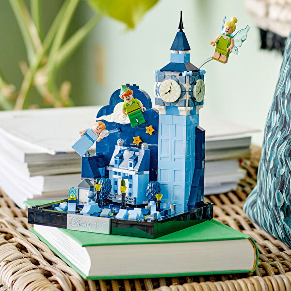 LEGO Disney Peter Pan ile Wendy'nin Londra Üzerinde Uçuşu 43232