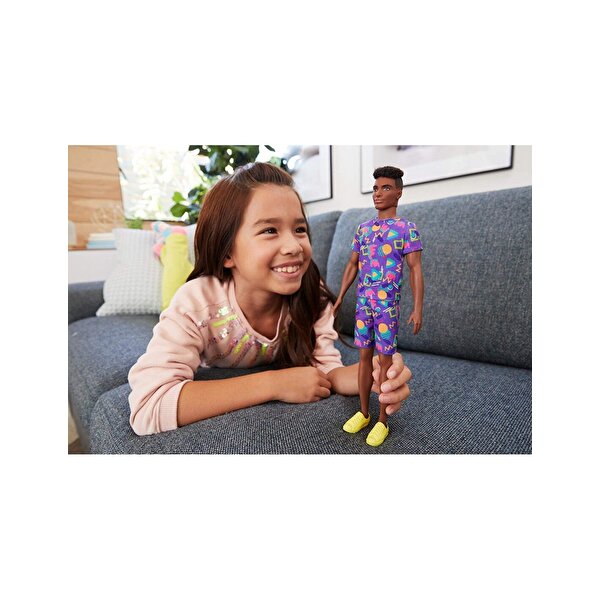 Barbie Yakışıklı Ken Bebekler Mor Tişört ve Şort Takımlı GRB87
