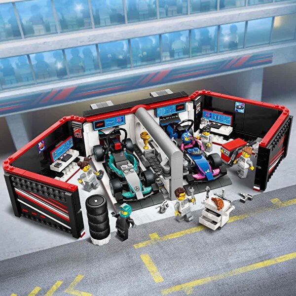 LEGO City F1 Garajı ve Mercedes-AMG ve Alpine Arabaları 60444
