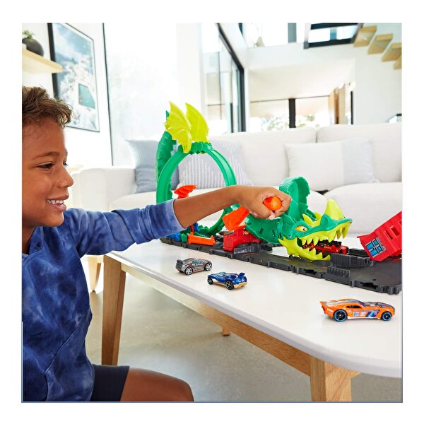 Hot Wheels Ejderha İle Mücadele Pisti HDP03