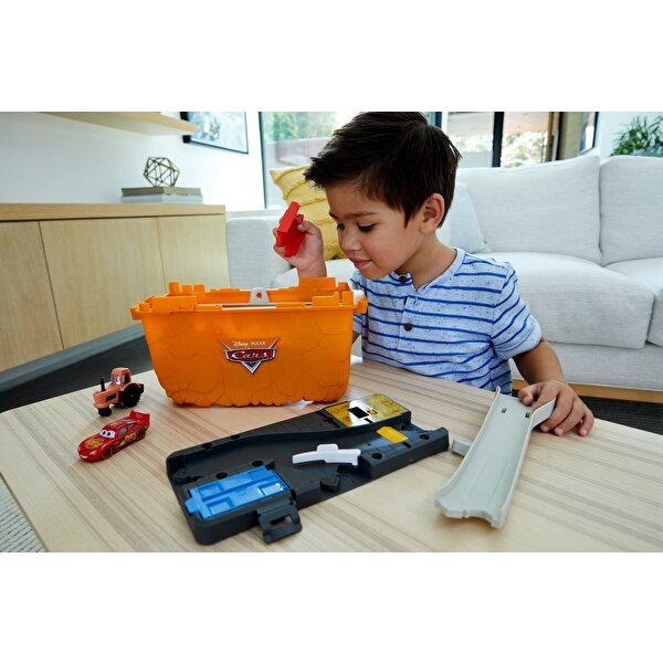 Cars Yarış Heyecanı Oyun Seti HDN02