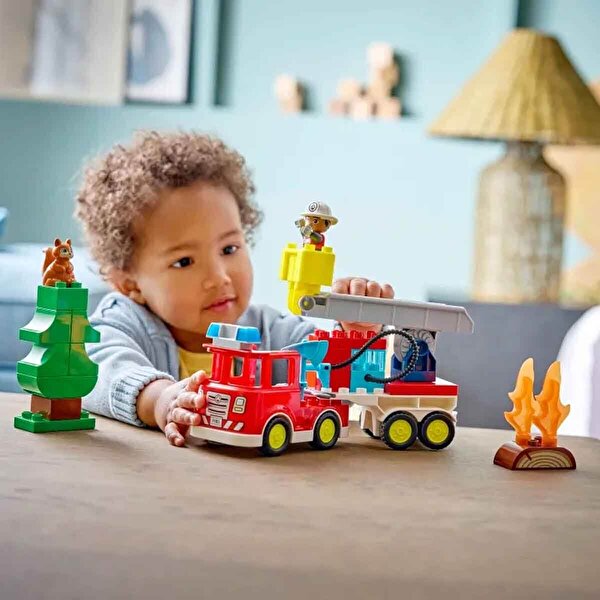 LEGO DUPLO Kasabası Hortumlu İtfaiye Aracı ve İtfaiyeci 10473